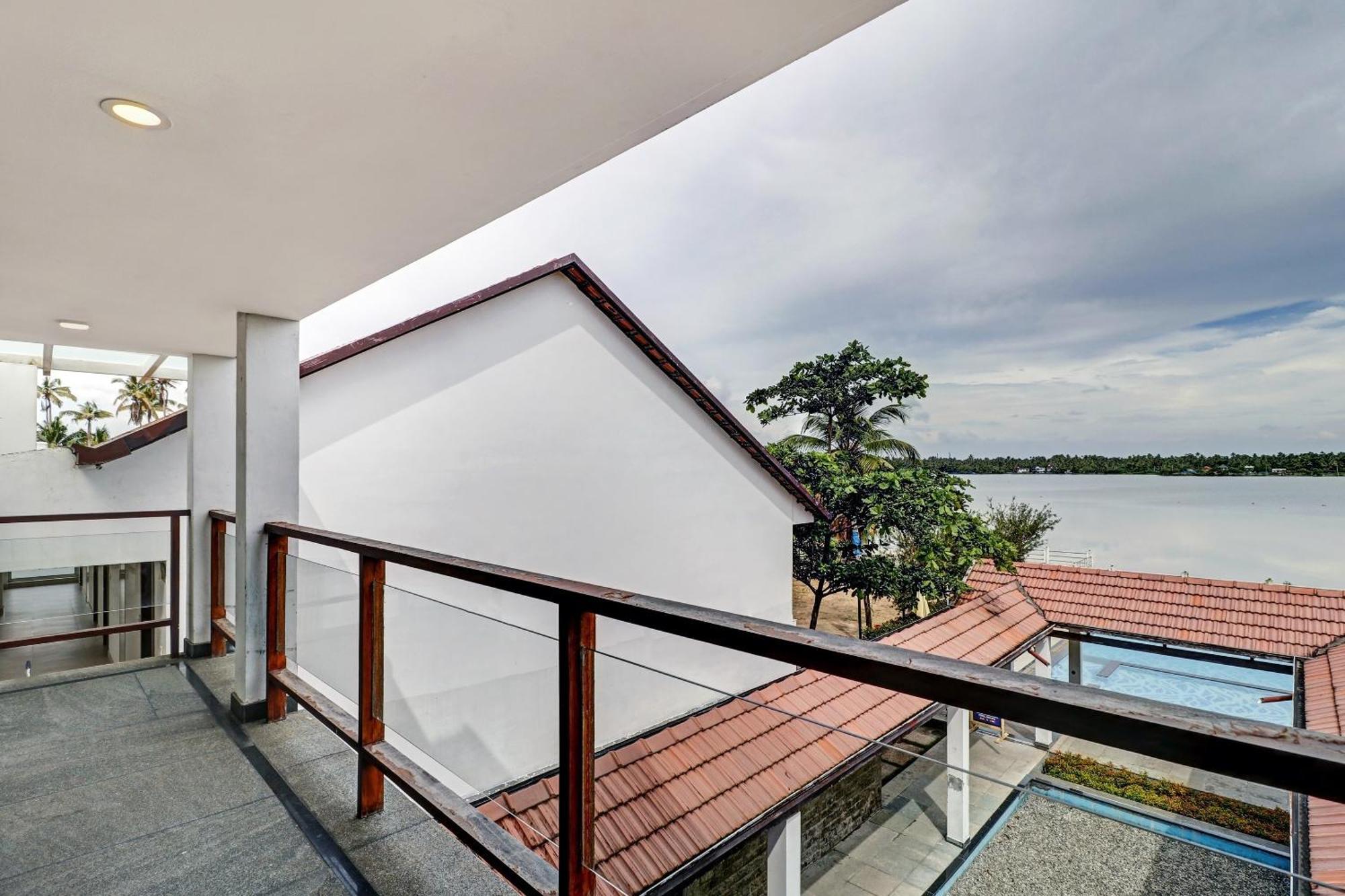 Townhouse Oak Edassery'S Sealine Villa Stay Kochi Екстериор снимка