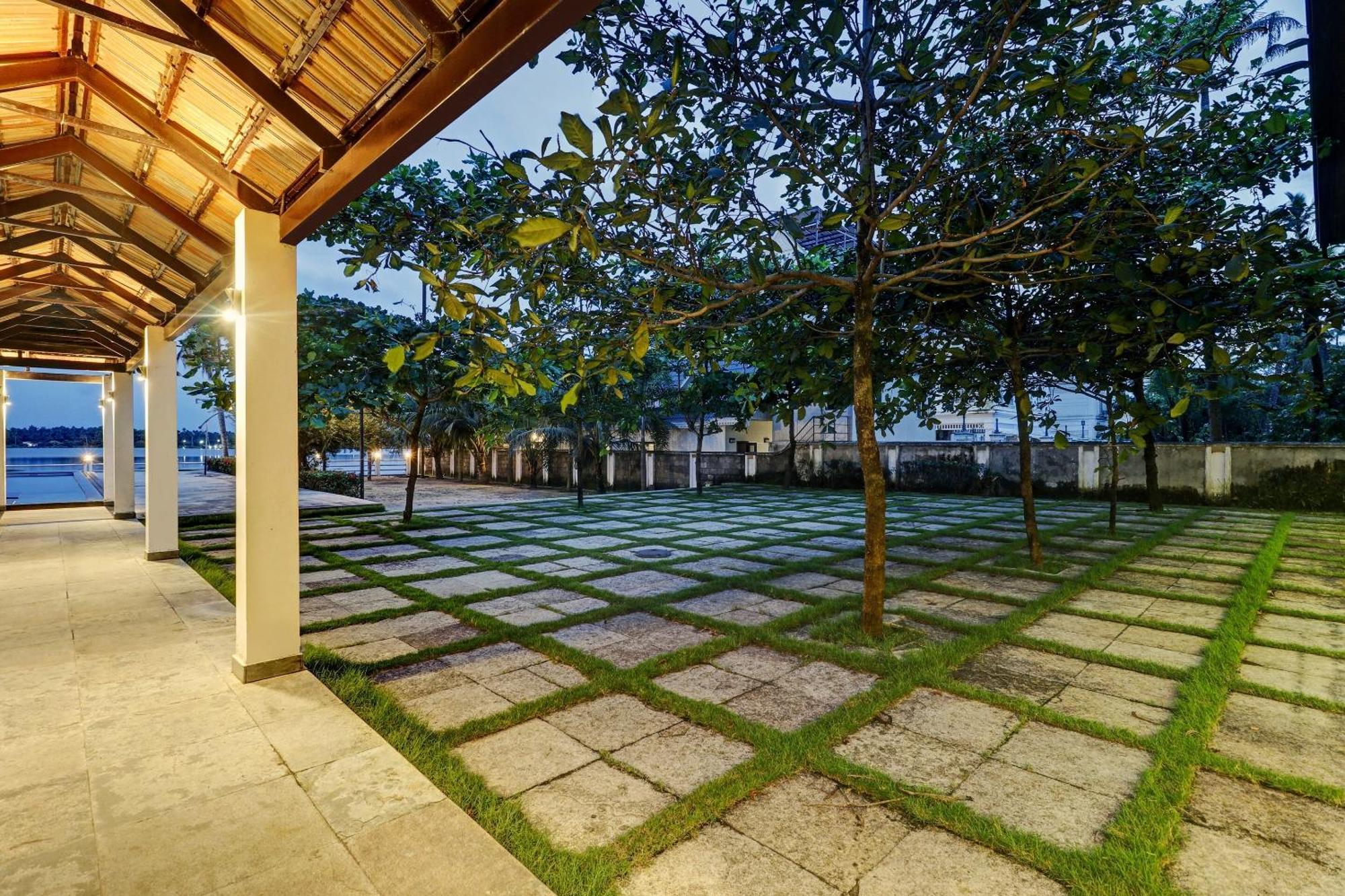 Townhouse Oak Edassery'S Sealine Villa Stay Kochi Екстериор снимка